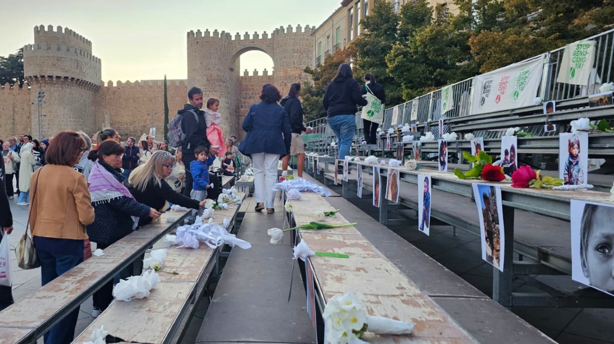 Simbólica ofrenda floral por las víctimas del genocidio en Gaza.