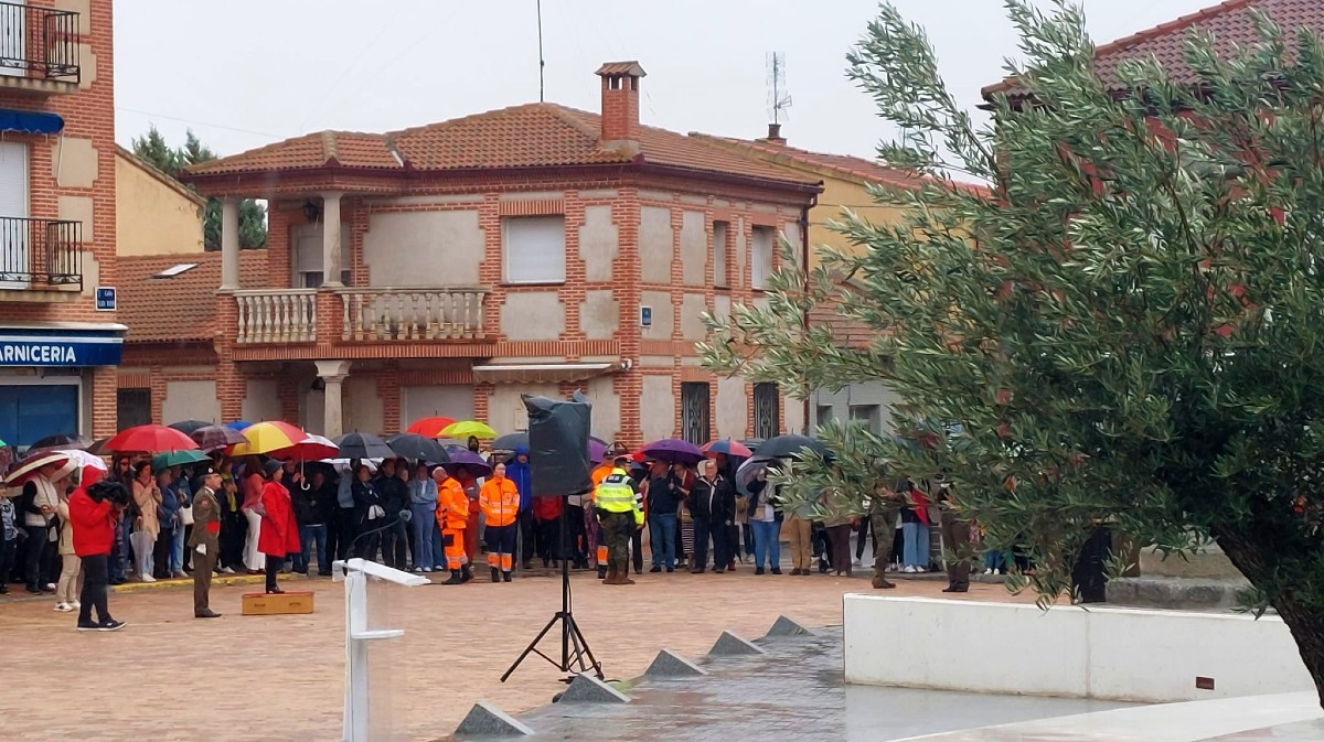 Inauguración de la plaza de España de Sanchidrián.