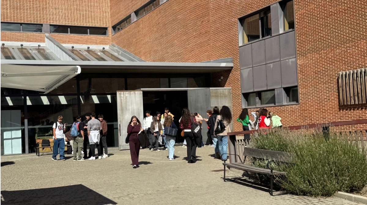 Feria de bienvenida en la USAL