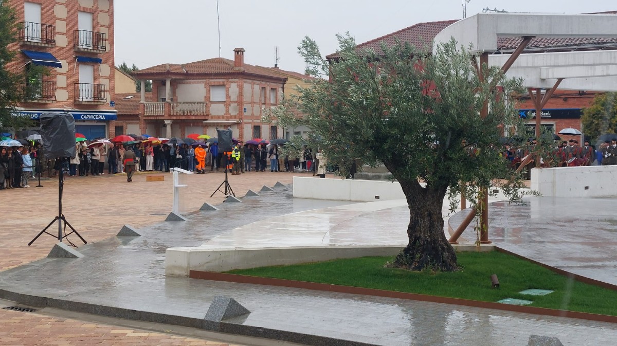 Inauguración de la plaza de España de Sanchidrián.