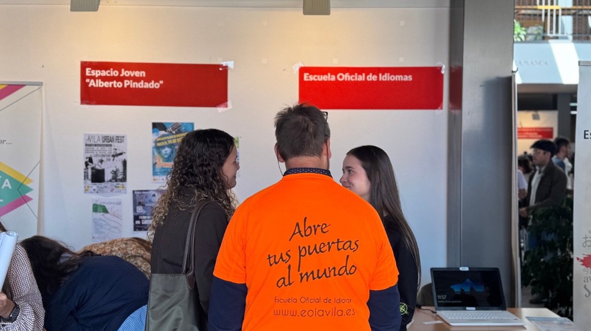 Feria de bienvenida en la USAL