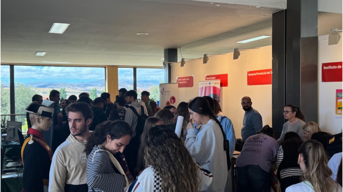 Feria de bienvenida en la USAL