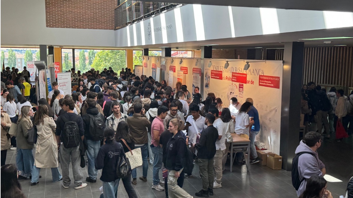 Feria de bienvenida en la USAL