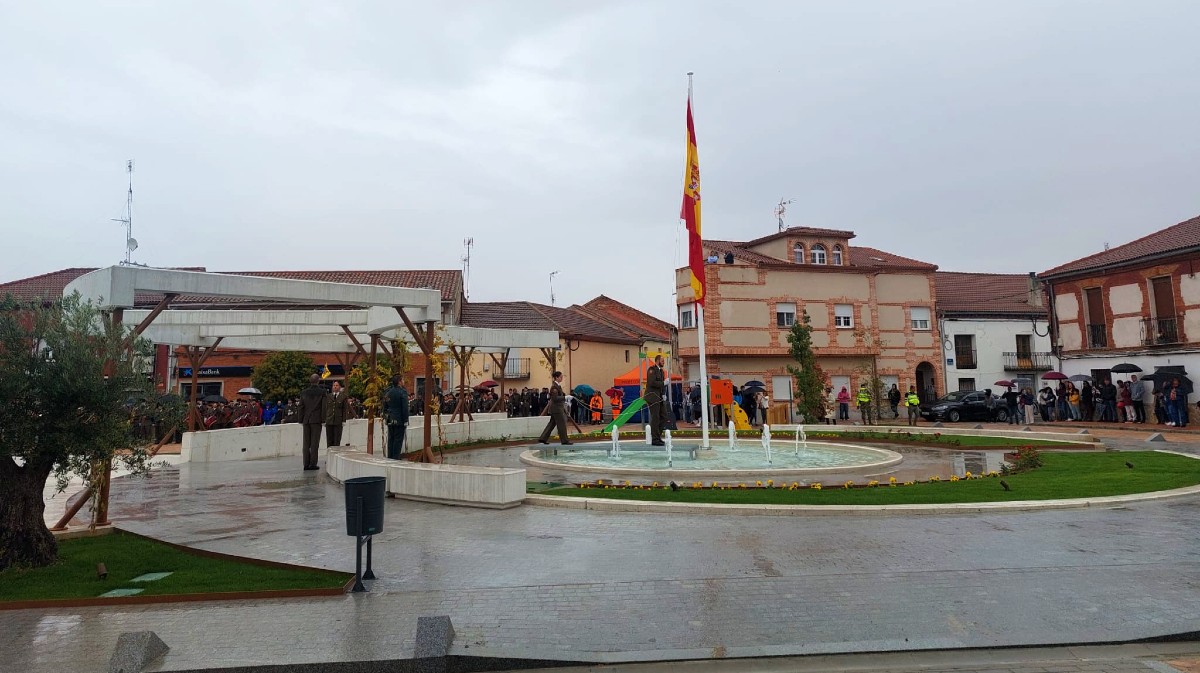 Inauguración de la plaza de España de Sanchidrián.