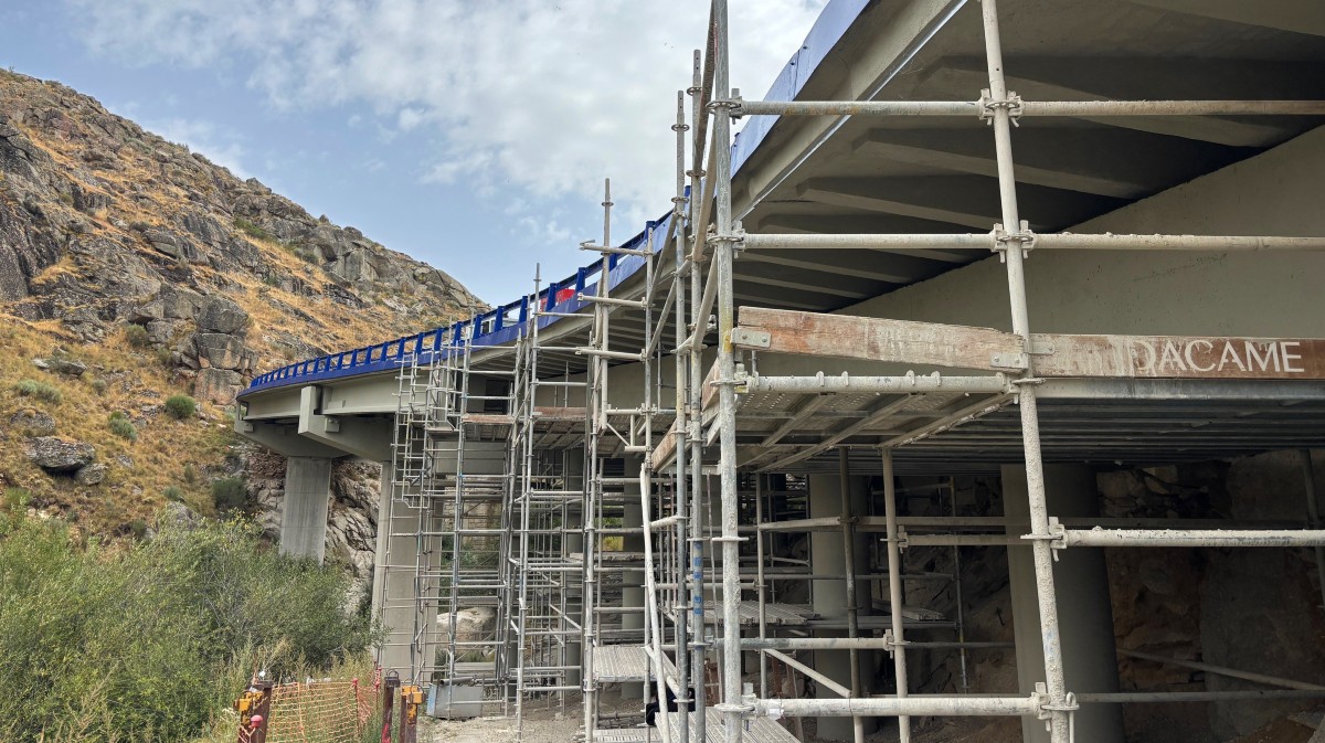 Obras en el viaducto de la Cueva del Maragato, en la Nacional 502.