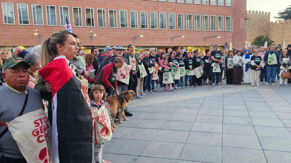 Simbólica ofrenda floral por las víctimas del genocidio en Gaza.