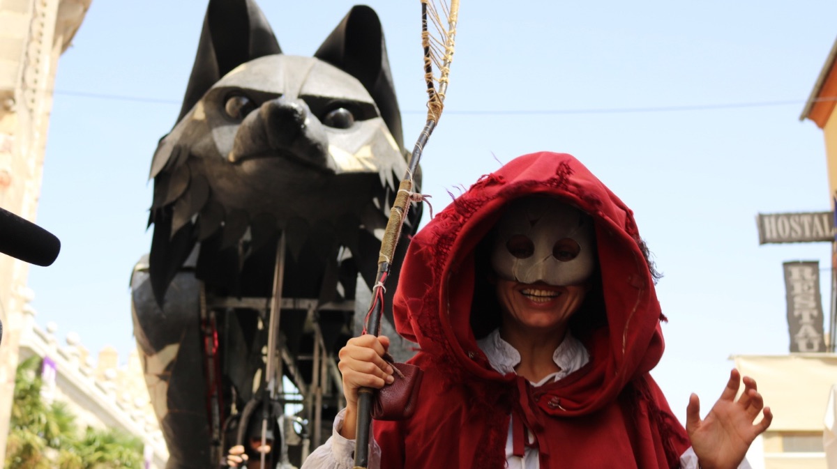 &lsquo;Rouge Savage&rsquo;, la marioneta articulada inspirada en Caperucita Roja