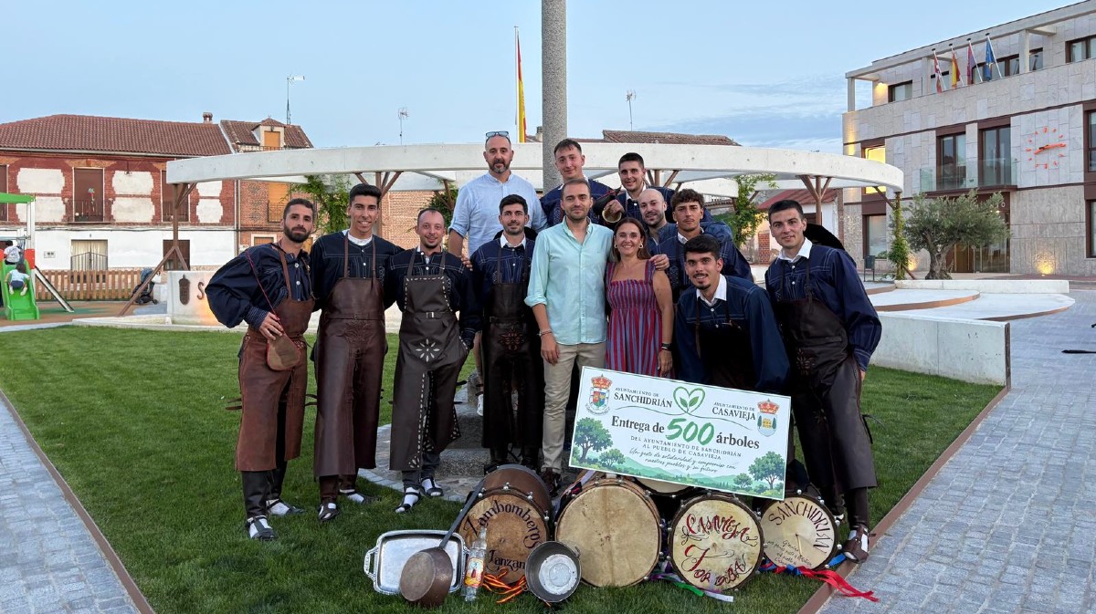 Sanchidri&aacute;n dona 500 &aacute;rboles a Casavieja para reforestar.