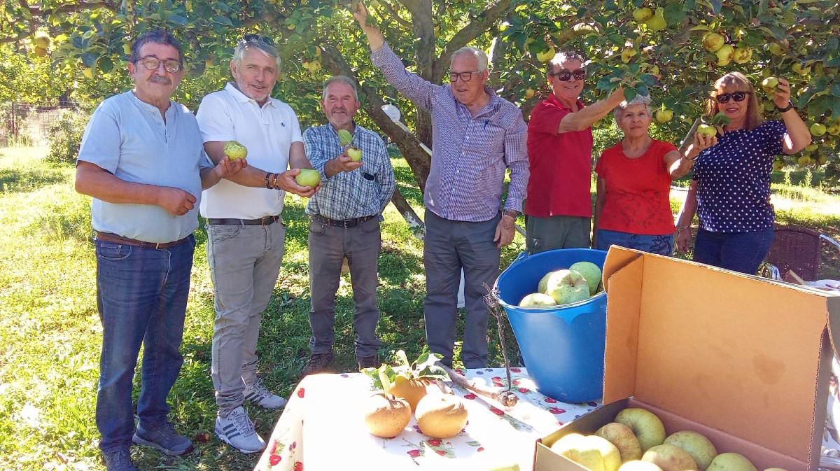 Promotores de la I Fiesta de la Recogida de la Manzana Reineta en La Carrera.