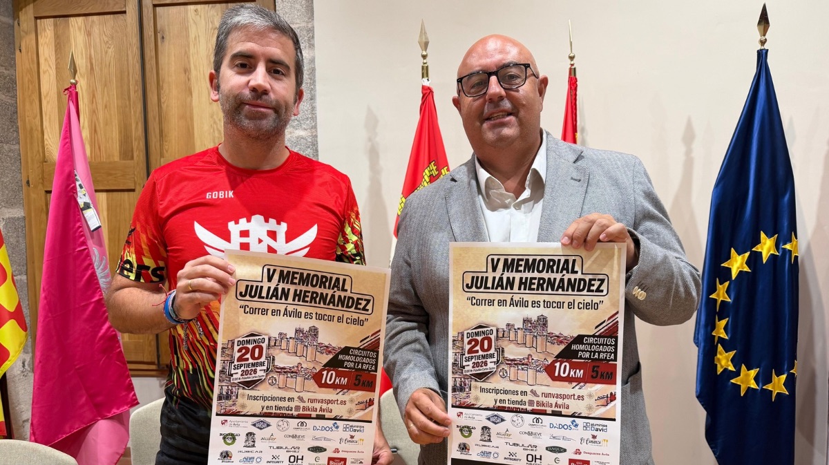 &Aacute;lvaro S&aacute;nchez, presidente del club &Aacute;vila Runners, y Carlos L&oacute;pez, teniente de alcalde de Turismo y Deportes