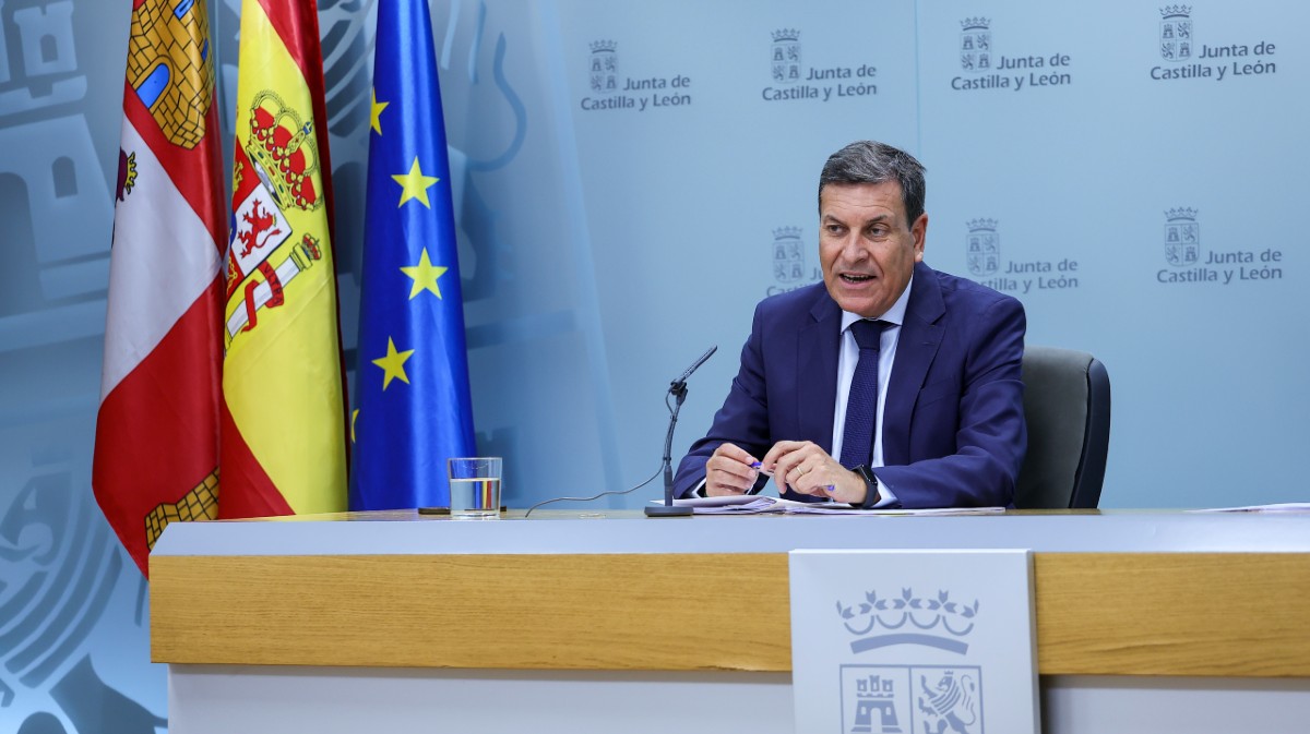 Carlos Fern&aacute;ndez Carriedo, portavoz de la Junta, explica los acuerdos del Consejo de Gobierno.