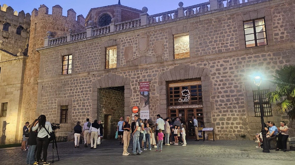 Entrada a la muralla durante La Noche del Patrimonio.