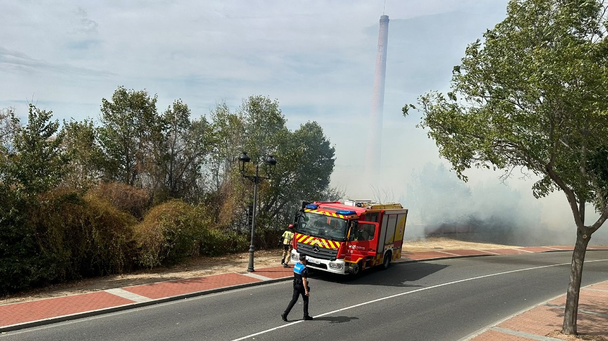 Incendio en la antigua f&aacute;brica de la luz.