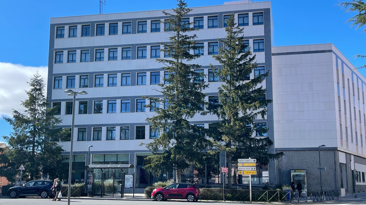 Edificio donde se encuentra la sede de CEOE &Aacute;vila.
