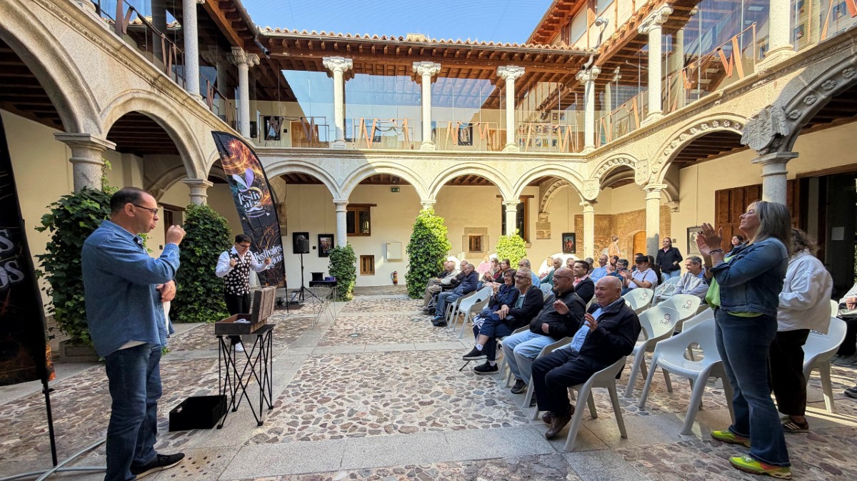 Primer espect&aacute;culo de 'Encant&aacute;vila' en el palacio de los Verdugo.