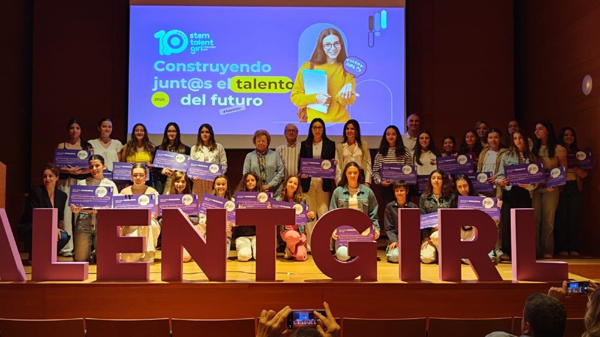 Imagen de archivo de la clausura de un curso de STEM Talent. Girl.