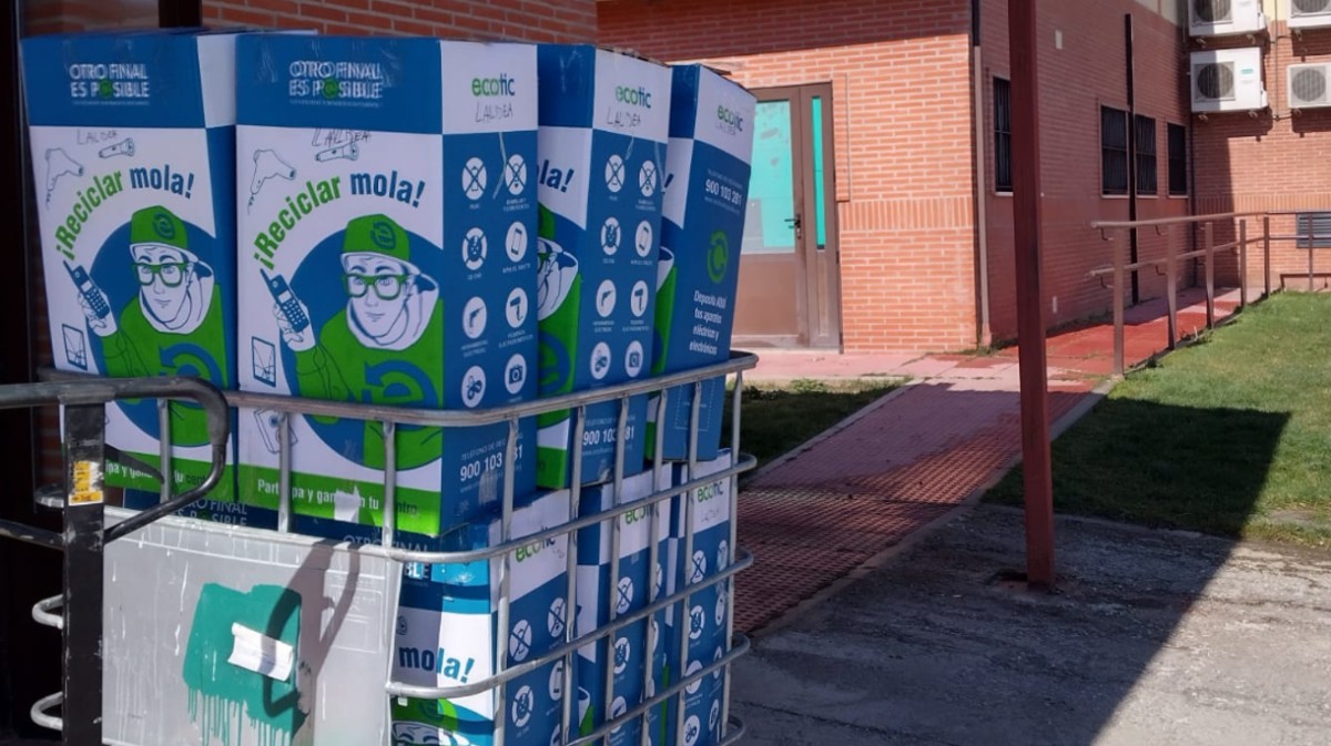 Recogida de residuos electr&oacute;nicois por parte de Fundabem.