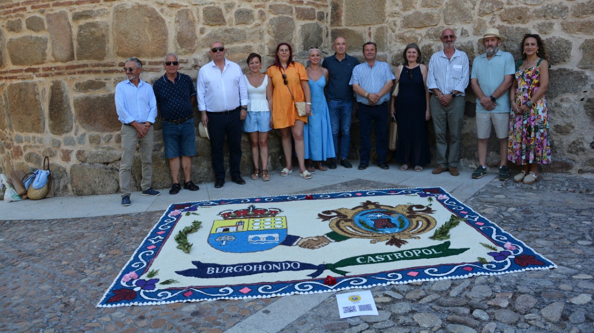 Una delegaci&oacute;n de Castropol en Burgohondo.