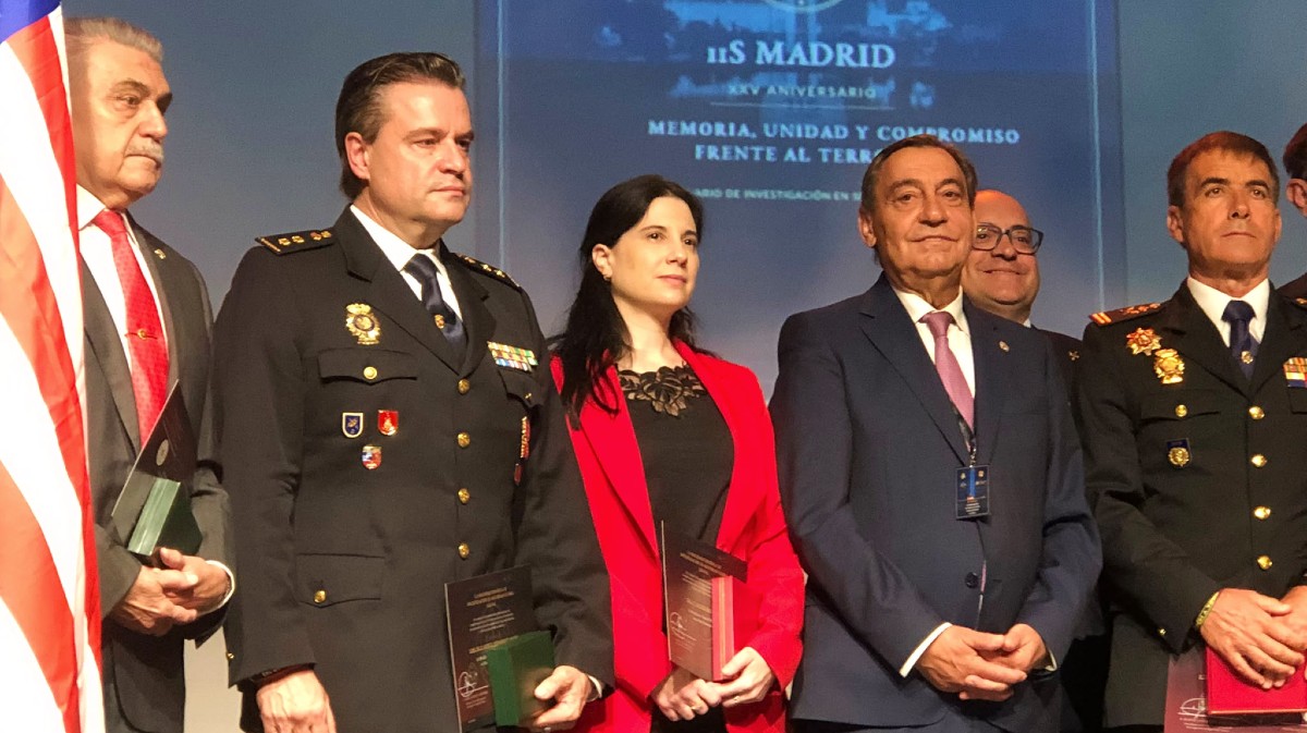La vicerrectora de la UCAV Lourdes Miguel recibe la Medalla de Plata al Mérito de la Seguridad Internacional