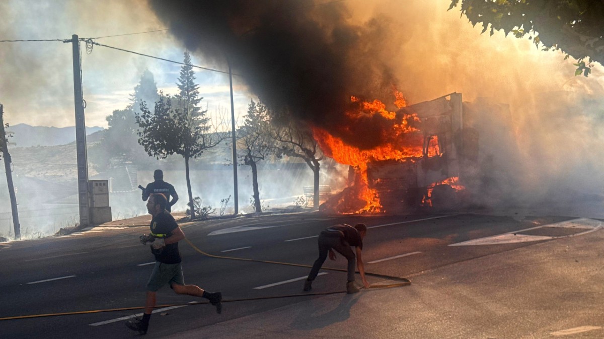 Incendio en la traves&iacute;a de El Barraco.