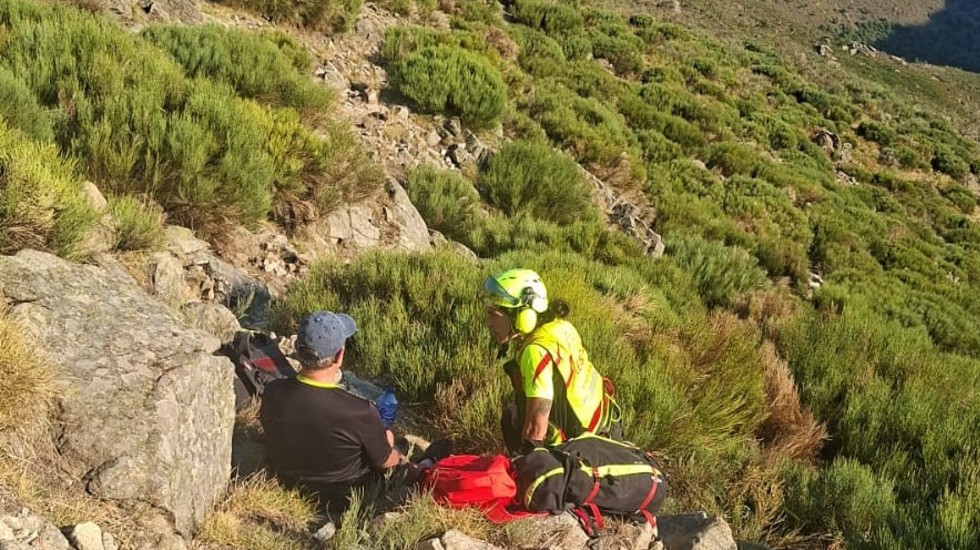 Rescatado un senderista tras desorientarse y sufrir agotamiento en Gredos