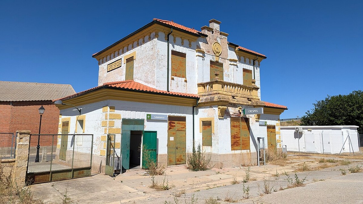 Estaci&oacute;n ferroviaria de Crespos.