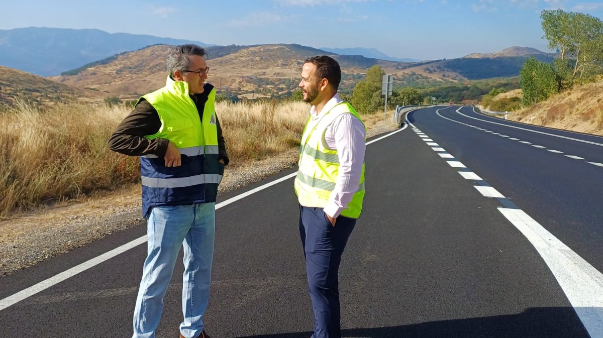 El subdelegado del Gobieno y el jefe de la Unidad de Carreteras en la N-403.