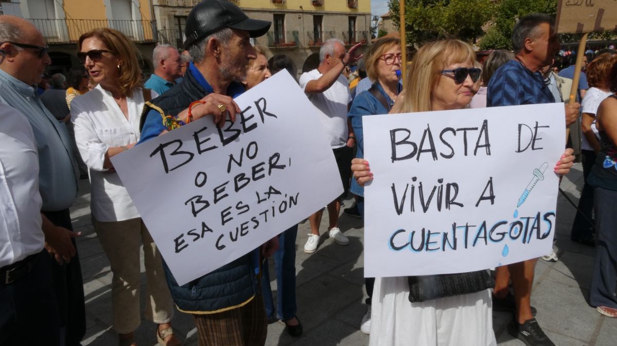 Concentraci&oacute;n para exigir mejoras en el abastecimiento de Piedrah&iacute;ta el 26 de agosto.