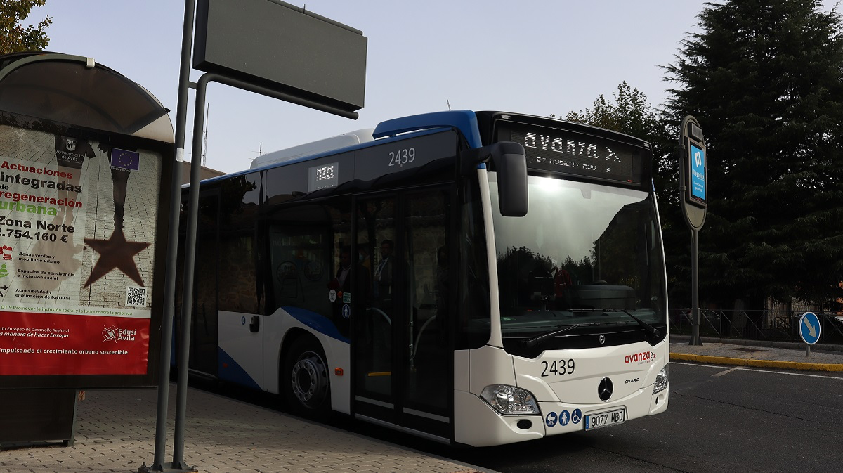 Autob&uacute;s urbano en &Aacute;vila.