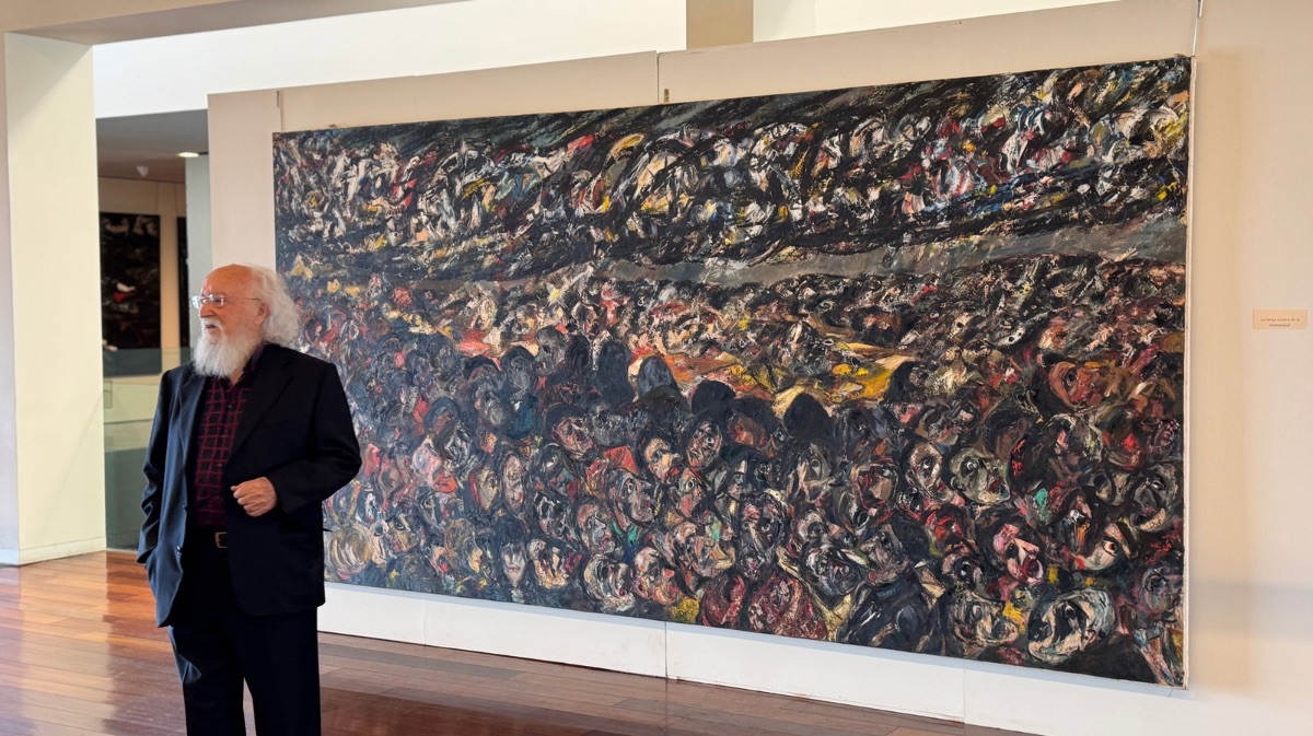 Luciano D&iacute;az-Castilla junto a una de las obras de su exposici&oacute;n &lsquo;Mi museo imaginario&rsquo;