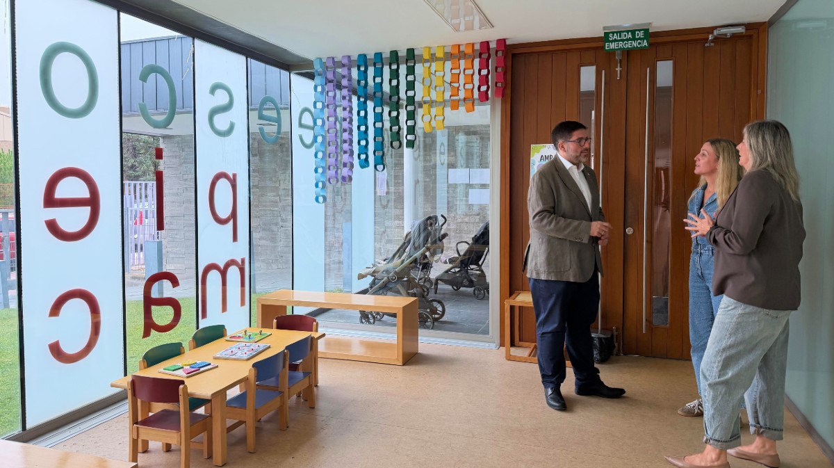 El alcalde en la Escuela Infantil Piedra Machucana.