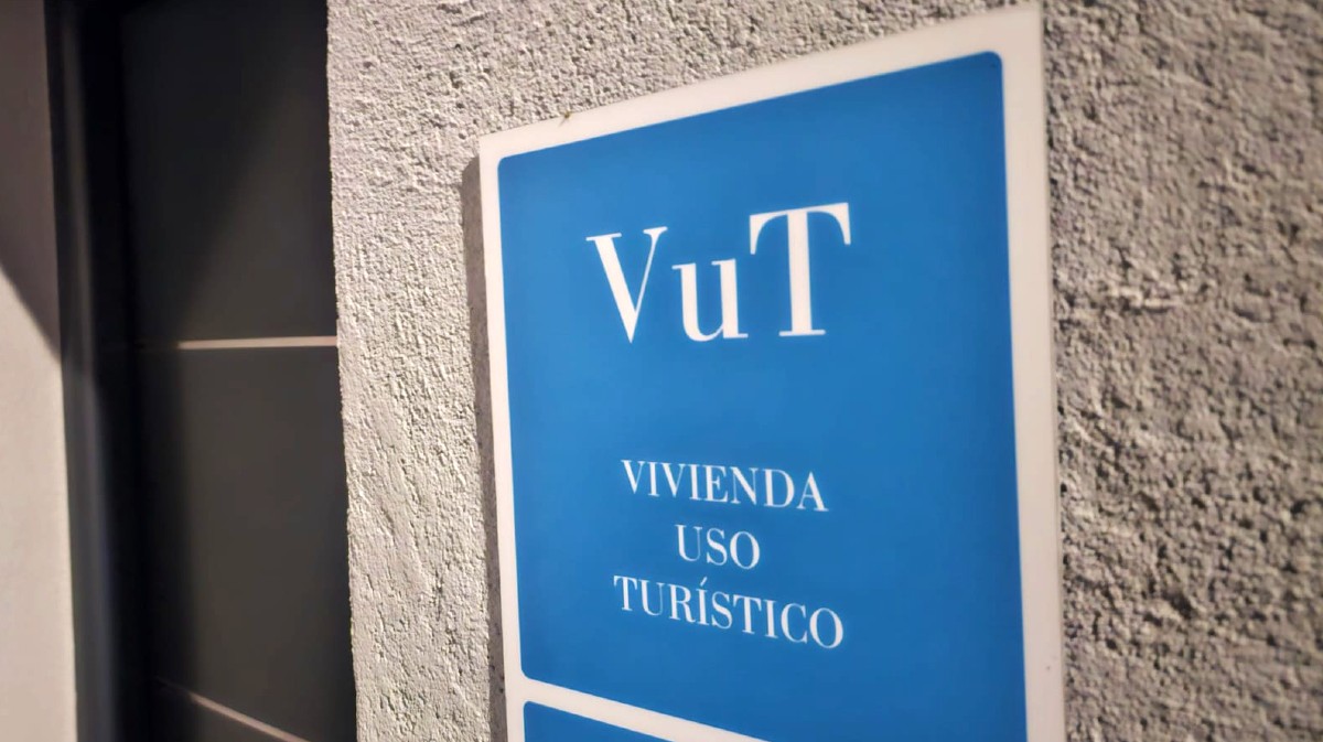 Una comunidad de propietarios gana la batalla contra un piso turístico en su bloque de viviendas