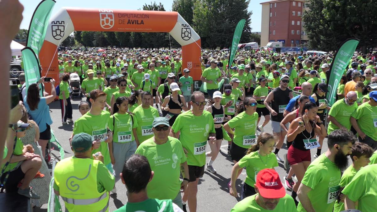 Marcha de la AECC en &Aacute;vila.
