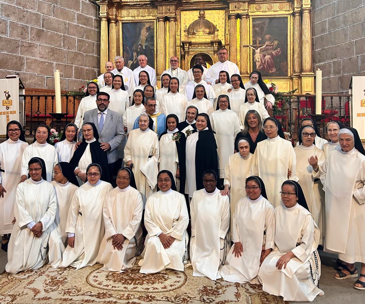 Profesi&oacute;n perpetua de dos monjas en Mos&eacute;n Rub&iacute;.