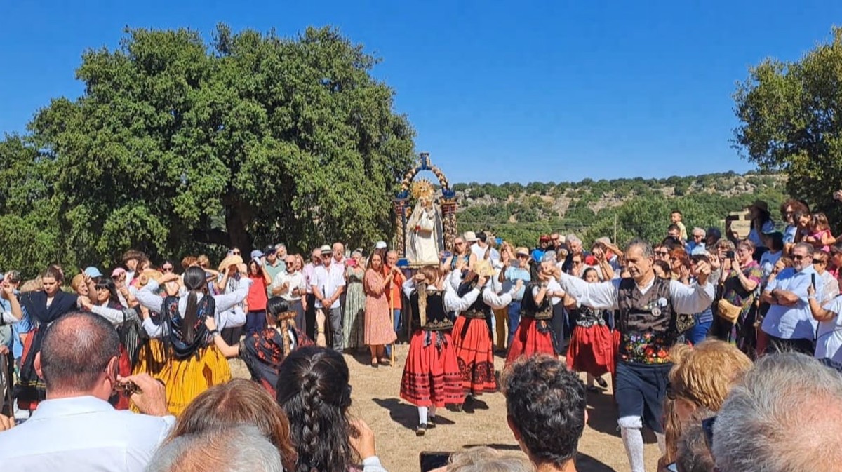 Romeria en la ermita de Nuestra Se&ntilde;ora del Espino, en Gallegos de Sobrinos.