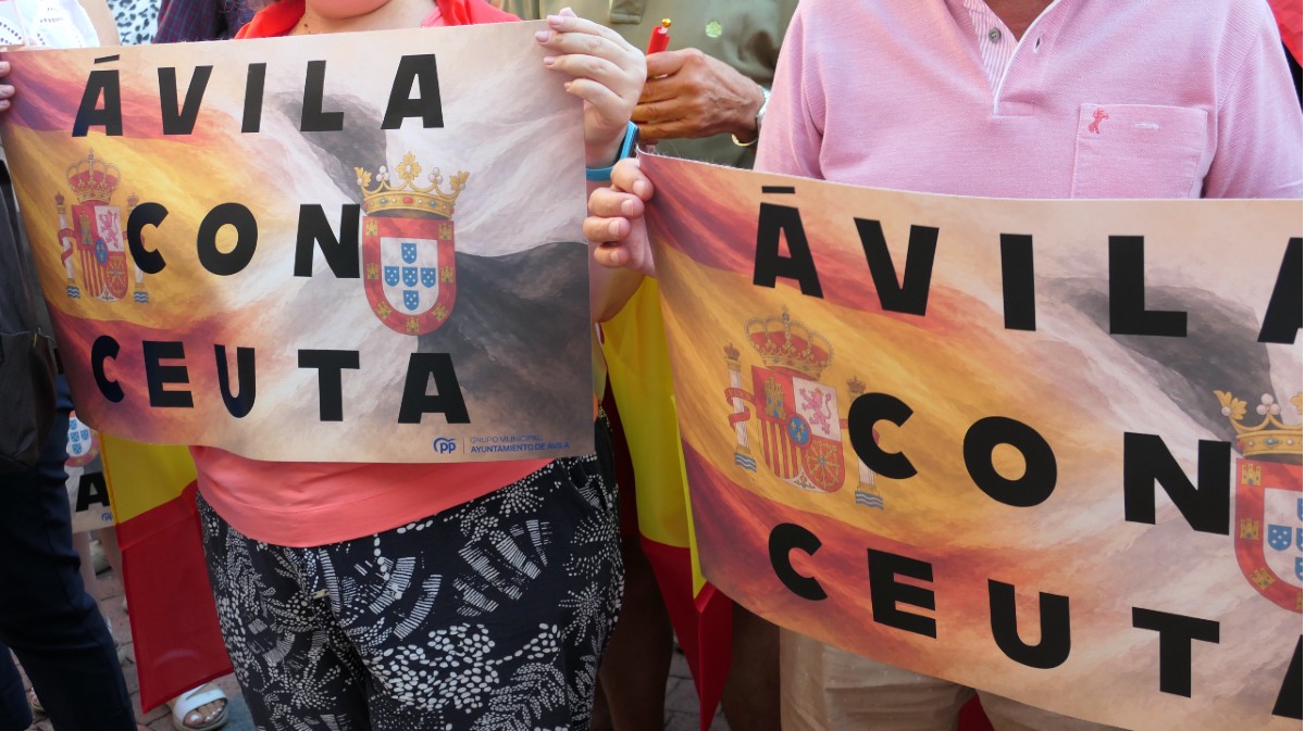 Manifestaci&oacute;n en apoyo a Ceuta en el Mercado Chico,