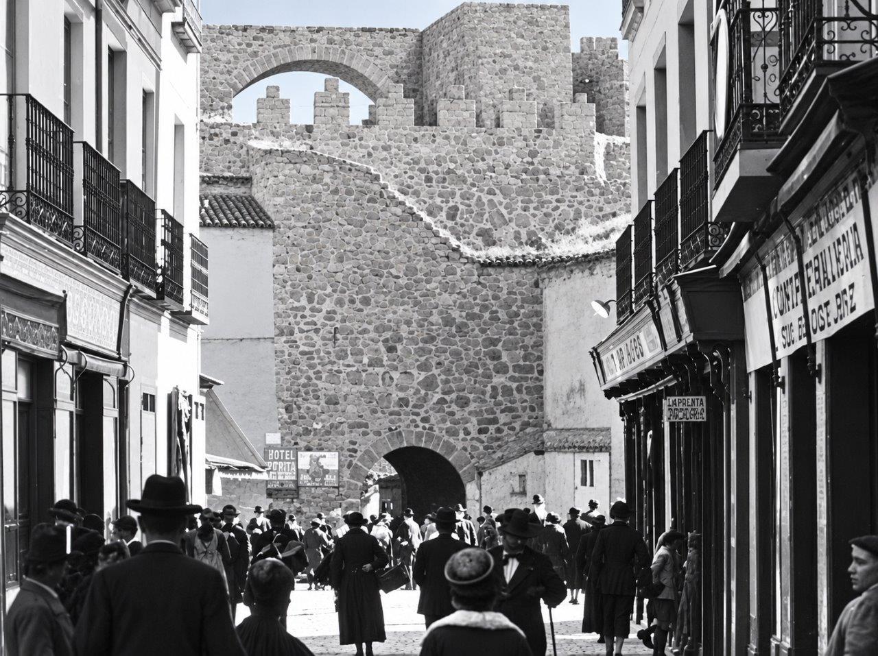 8. &Aacute;vila. Interior del Alc&aacute;zar y calle Don Jer&oacute;nimo o de Zendrera. Fotograma, 1928.