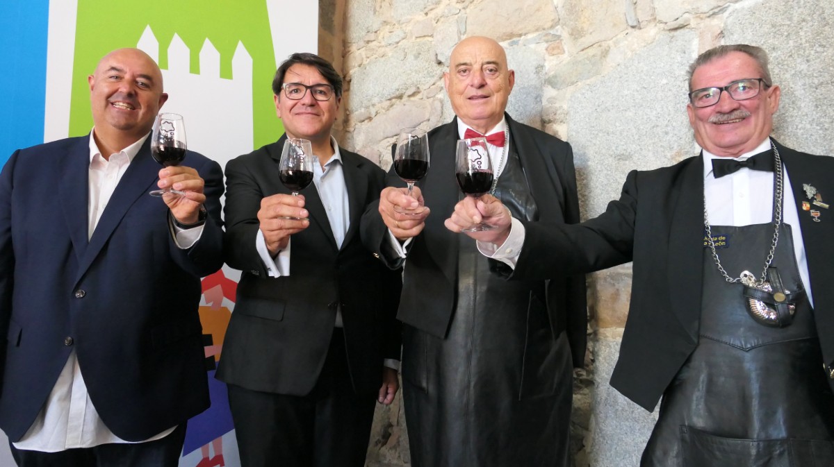Cata de vinos en la muralla de &Aacute;vila.