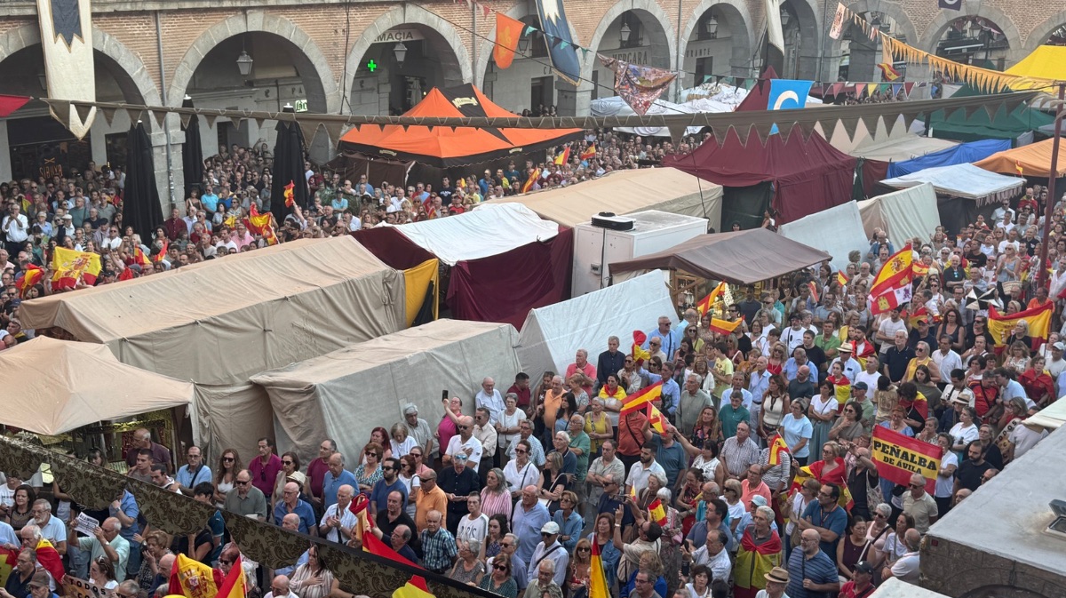 Manifestaci&oacute;n en apoyo a Ceuta en el Mercado Chico.