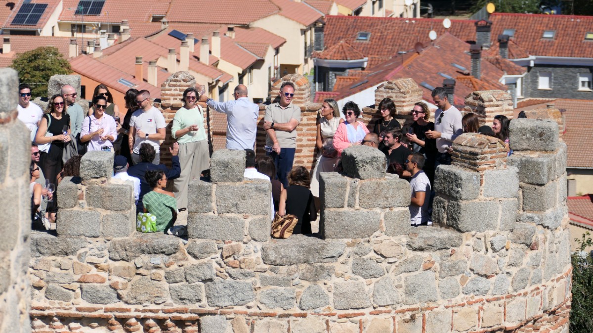Cata de vinos en la muralla de &Aacute;vila.