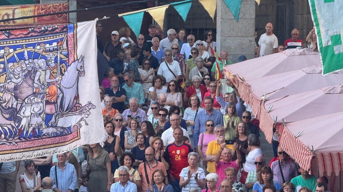 Manifestaci&oacute;n en apoyo a Ceuta en el Mercado Chico,