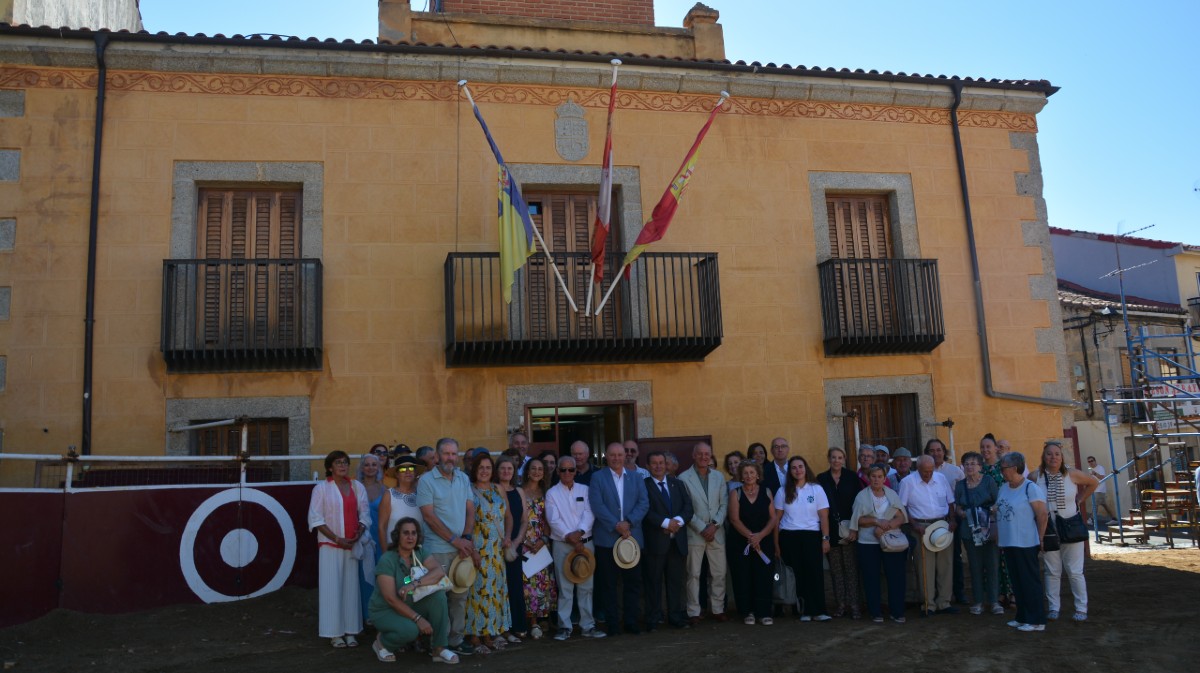 Una delegaci&oacute;n de Castropol en Burgohondo.