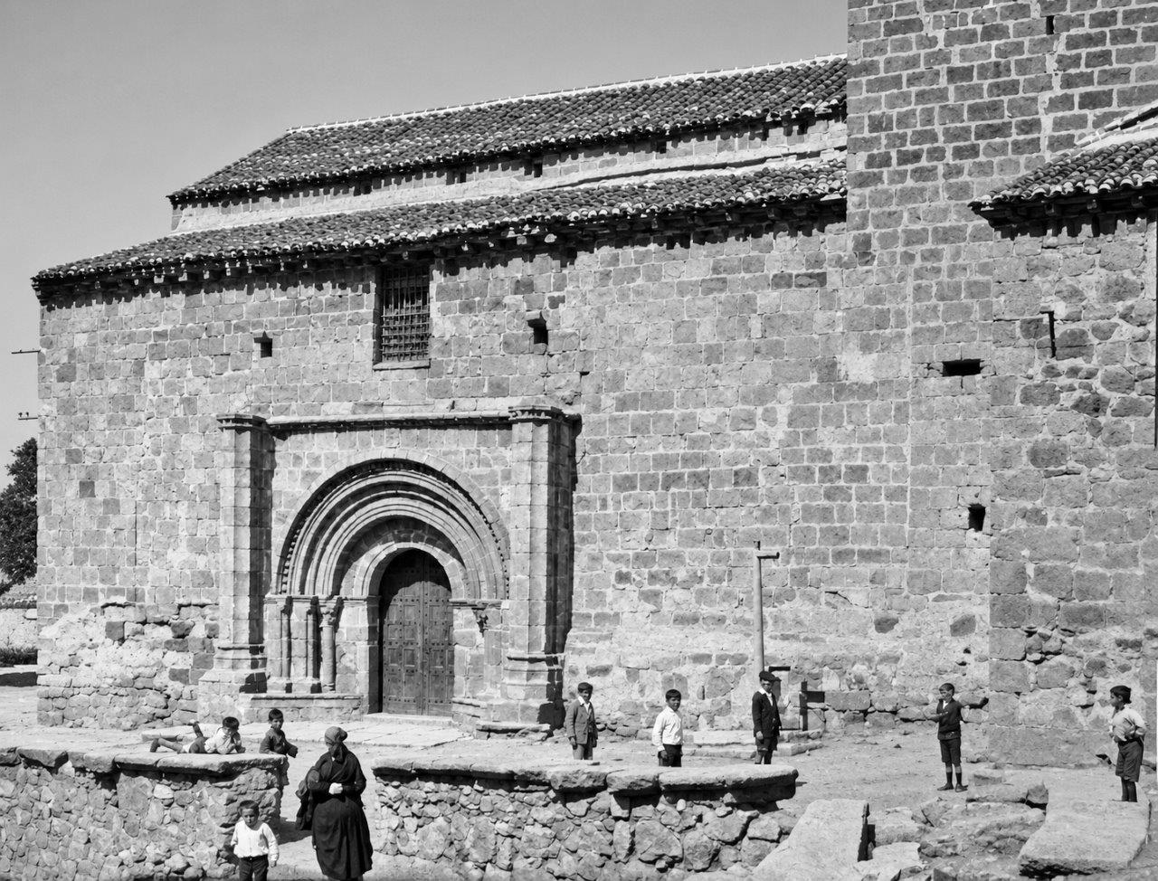 9. &Aacute;vila. Antigua iglesia de Santo Domingo. Fotograma, 1928.