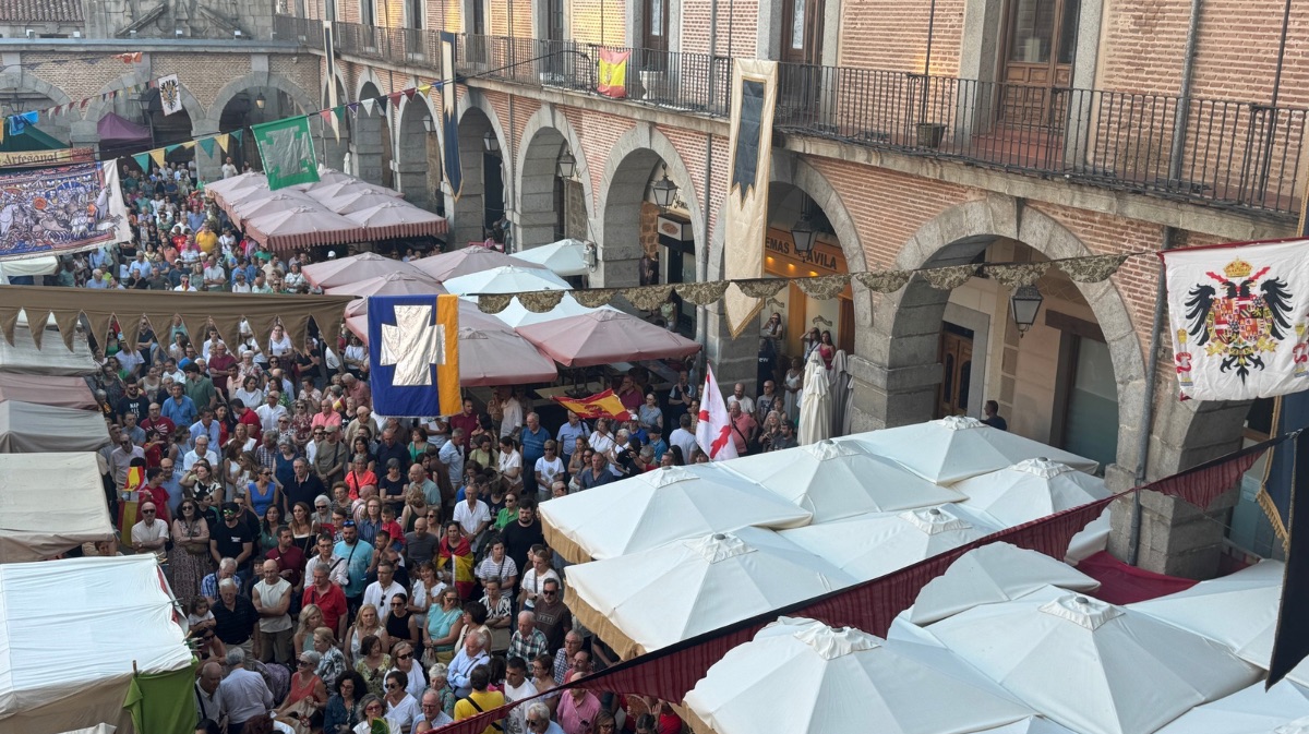 Manifestaci&oacute;n en apoyo a Ceuta en el Mercado Chico.
