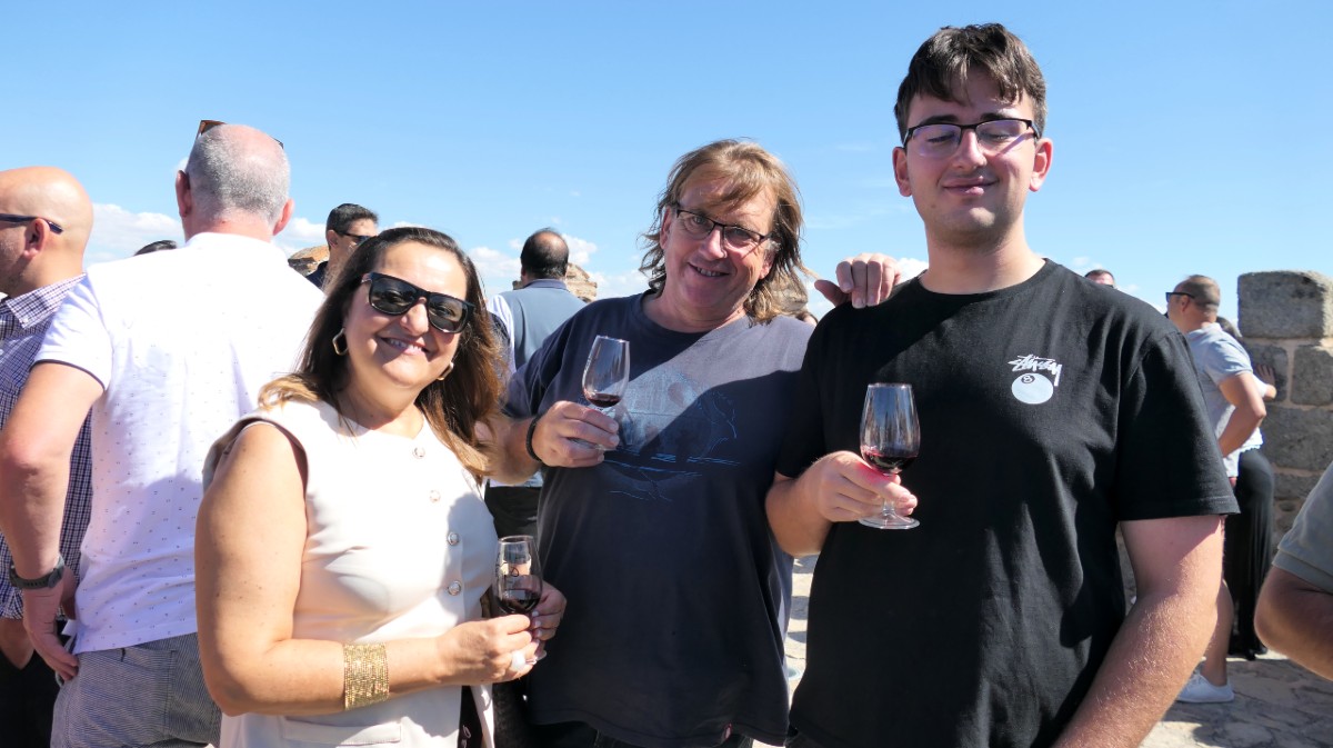 Cata de vinos en la muralla de &Aacute;vila.