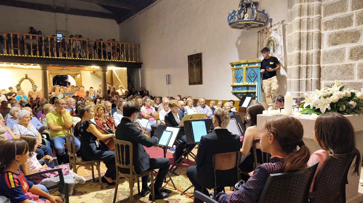 Concierto en la ermita de Nuestra Se&ntilde;ora del Espino, en Gallegos de Sobrinos.