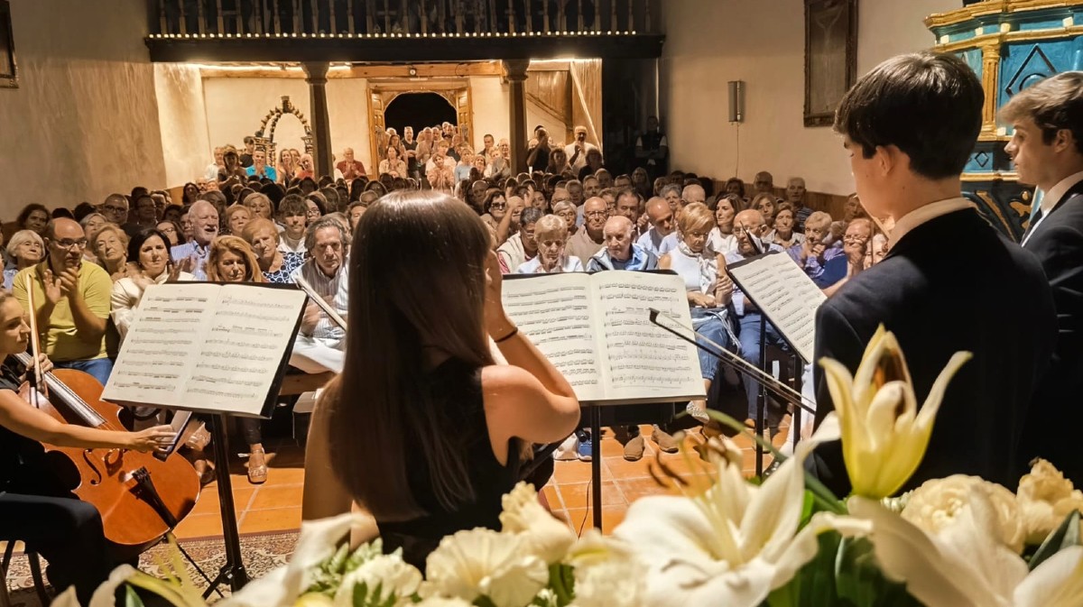 Concierto en la ermita de Nuestra Se&ntilde;ora del Espino, en Gallegos de Sobrinos.