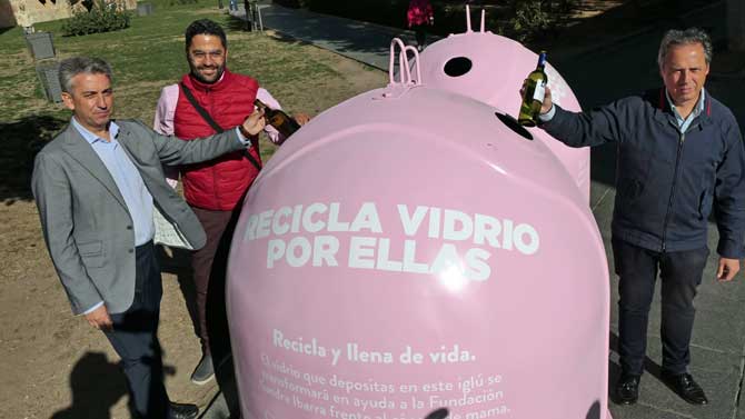 Contenedores rosas para el vidrio.