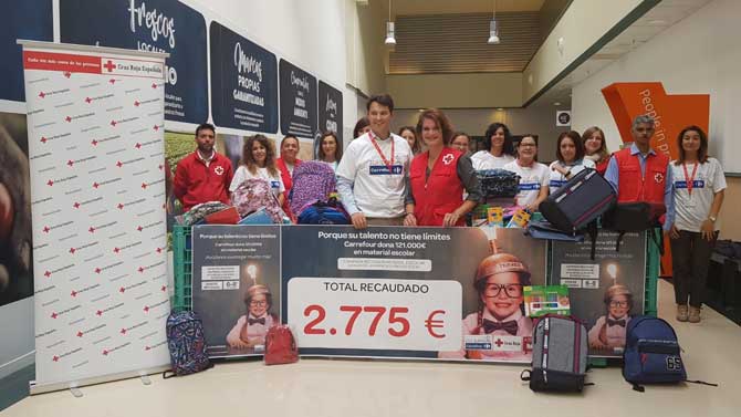 Entrega de material escolar a Cruz Roja.