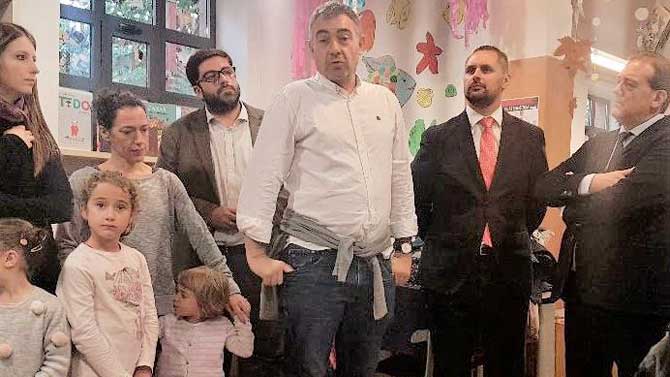 El alcalde en la Biblioteca González de Cardedal.